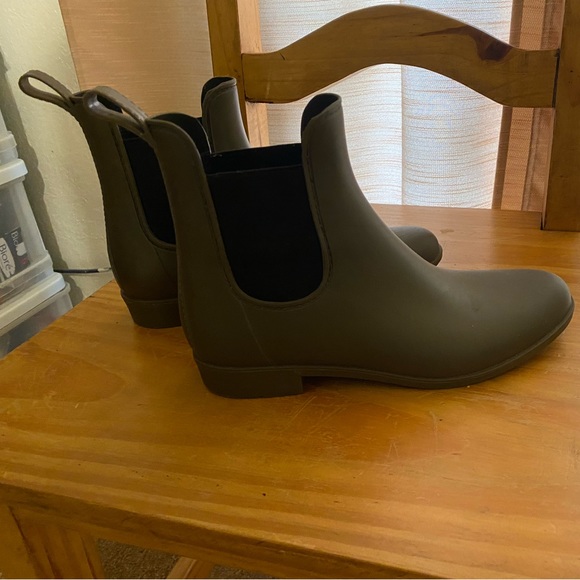 Merona Shoes - Rainboots. 8M